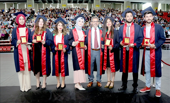 ERÜ Hukuk Fakültesi Yeni Mezunlarını Verdi 