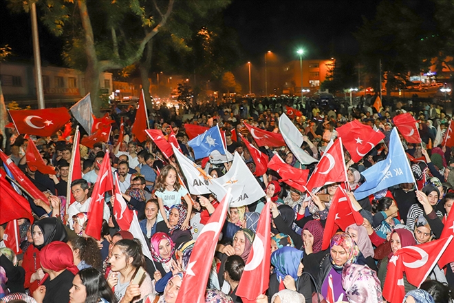 Yahyalı seçim zaferini kutladı 