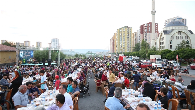Serkent ile Şirintepe Mahallelerinde iftar sofrası kuruldu 