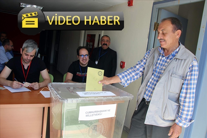 Erkilet Havaalanı´nda oy verme işlemi başladı 