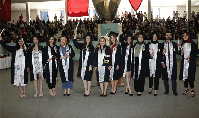 ERÜ Sağlık Bilimleri Fakültesi Yeni Mezunlarını Verdi 