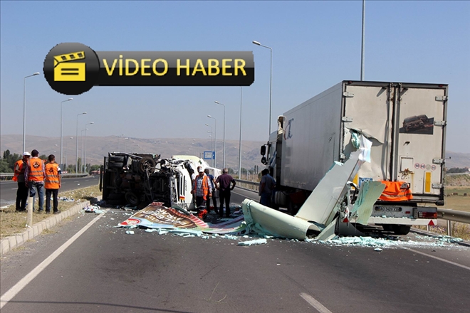 Tıra çarpan ayran yüklü kamyon devrildi: 2 yaralı 