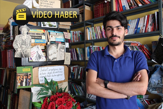 Çöpte bulduğu kitap 2 bin parçalık koleksiyona dönüştü
