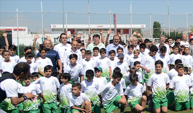 Kayseri Şeker Yaz Spor Okullarında 600 öğrenciye kurs imkanı 