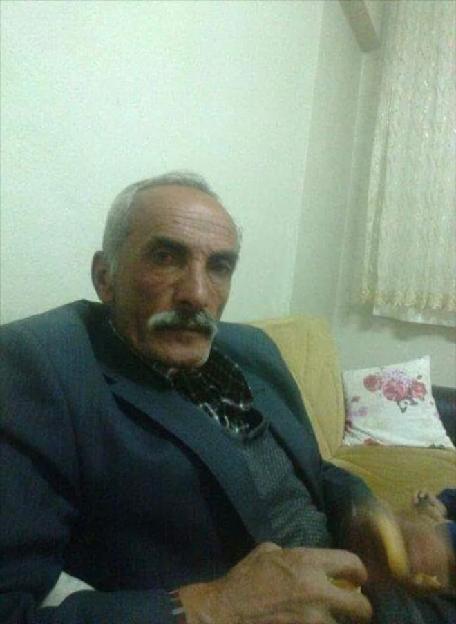 Devrilen traktörün altına kalan adam hayatını kaybetti 