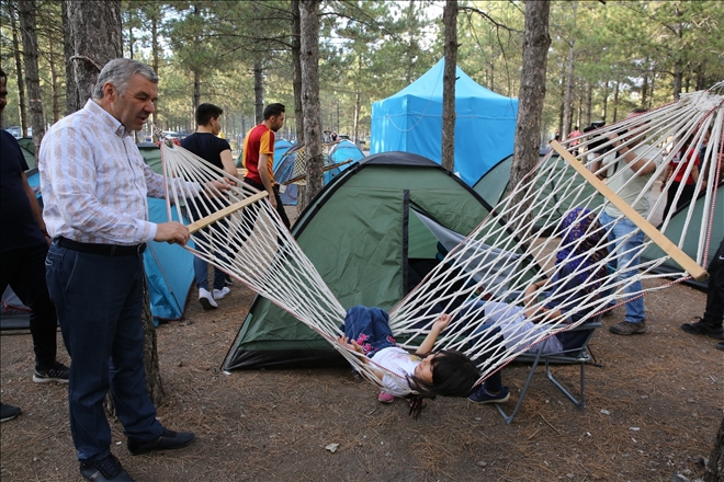 Başkan Çelik, Sarımsaklı´da kamp yapan aileleri ziyaret etti 