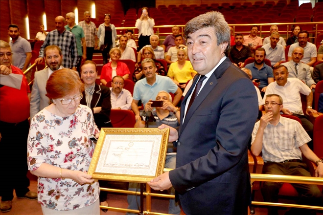 Dursun Ataş mazbatasını aldı 