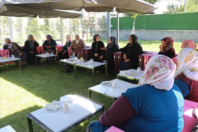 Fatma Çolakbayrakdar, Yemlihalı kadınlarla bir araya geldi. 