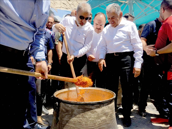 Evliyalar gününde 50 kazan etli pilav dağıtıldı 