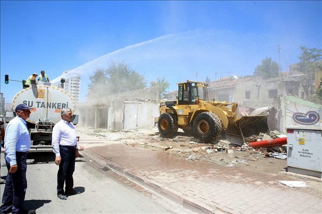 Büyükşehir´den örnek yıkım
