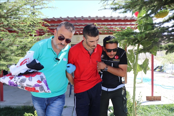 Uyku yastığına zulalanmış metamfetamin ele geçirildi 