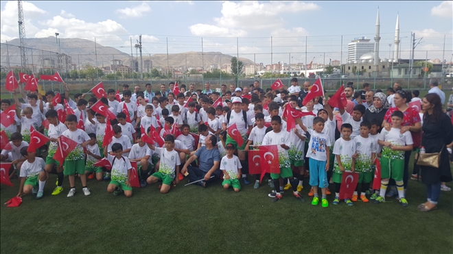 Başkan Akay´dan Yaz Spor Okulları kapanışında spor salonu müjdesi 