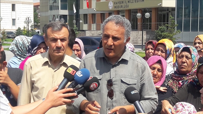 İŞTEN ÇIKARTILAN  SERVİS ELEMANLARI HAKLARINI ARIYOR