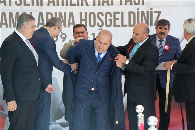Yılın ahisine kaftanı giydirildi 