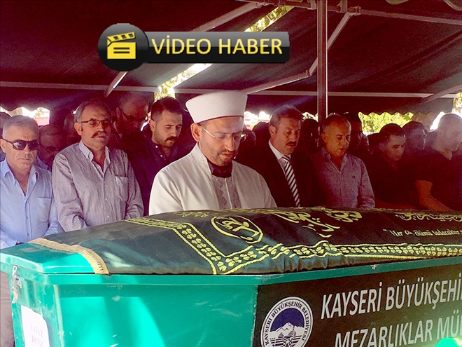 Kazada ölen genç futbolcu ve babası son yolculuğuna uğurlandı 