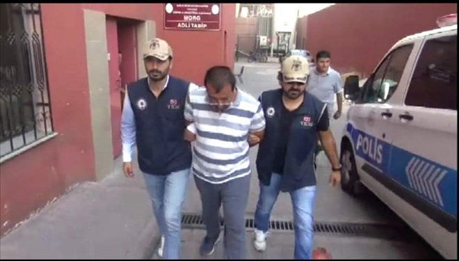 FETÖ´den aranan eski vergi müfettişi pijamasıyla kaçarken yakalandı 