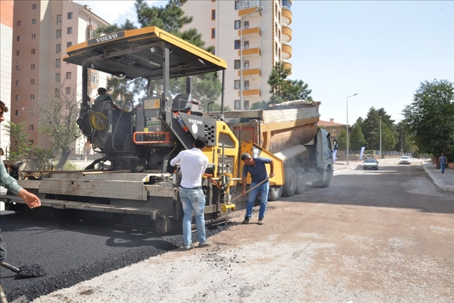 Nurihas Mahallesi´nde 5 Cadde Ve 5 Sokağın Yolları 13 Bin Ton Asfaltla ile Yenileniyor 