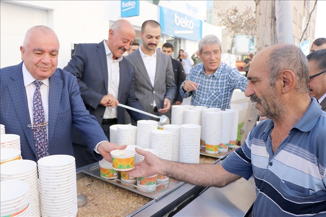 Bingöl Ticaret´ten bin 500 kişilik aşure ikramı 