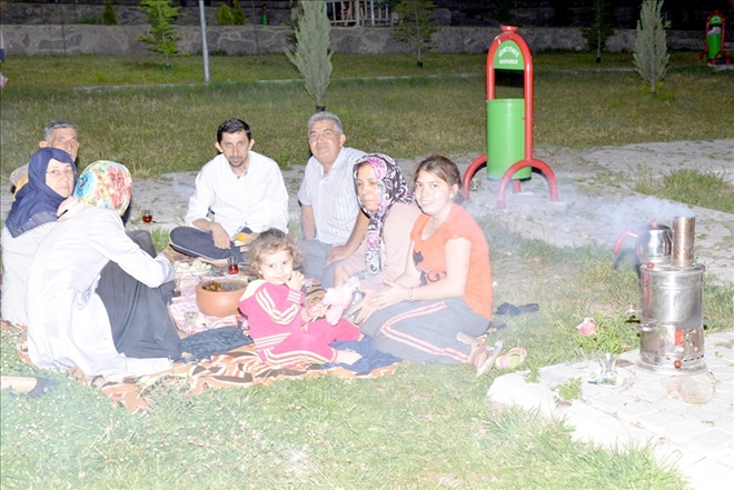 Melikgazililer yaz akşamlarında parkları tercih ediyor 