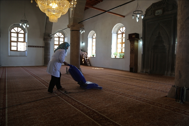 Develi Belediyesi camilerde temizlik çalışmalarına başladı 