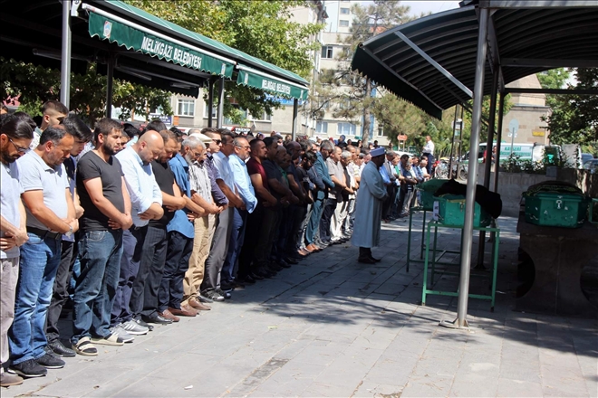 Genç tasarımcı hayatını kaybetti 