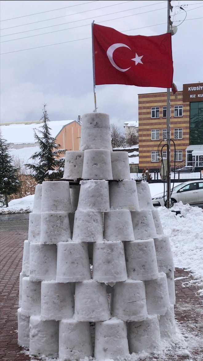 60 kova kar ile kardan kale yaptı 