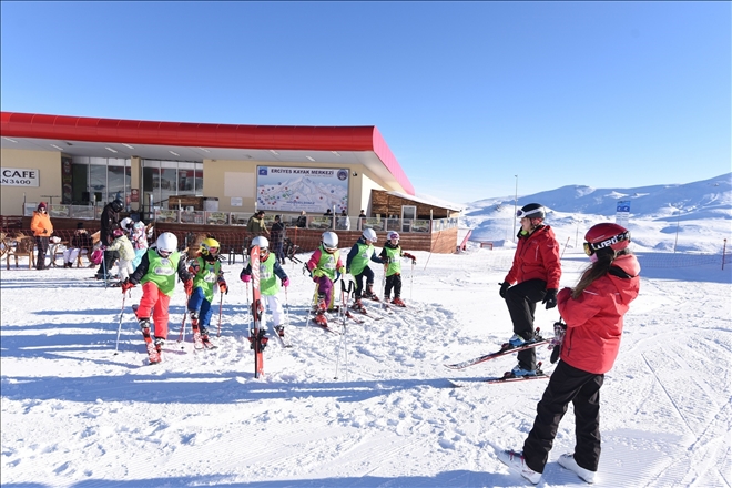 Türkiye´nin en büyük kayak okulu Spor AŞ´de 