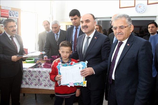 Kayseri´de 305 bin 152 öğrenci karne sevinci yaşadı 
