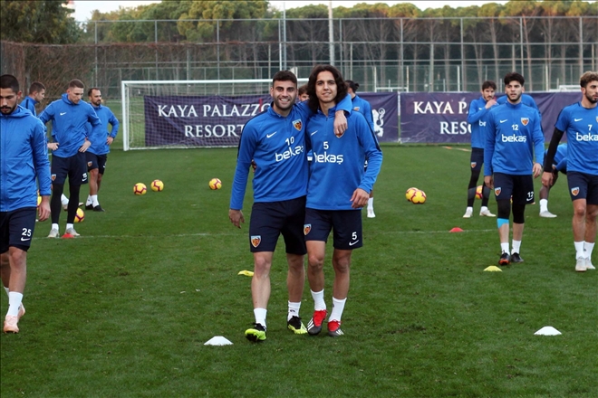EMRE DEMiR  YAKIN MARKAJDA