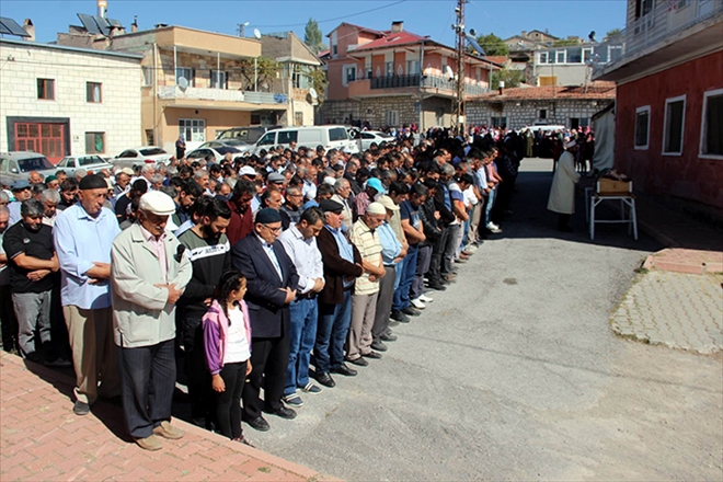 Kayseri´de eşinin öldürdüğü kadın toprağa verildi