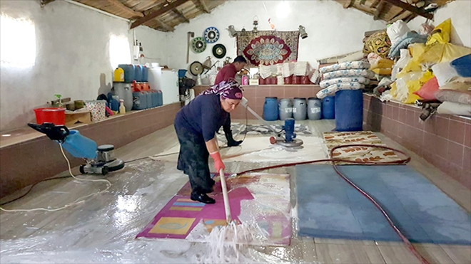 Çok sevdiği işi yapmak için ahırı halı yıkama tesisine çevirdi 
