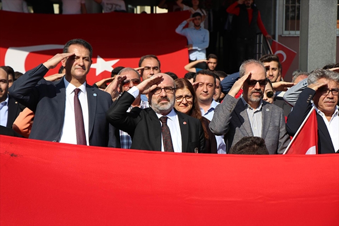 Rektör Karamustafa asker selamı verdi, harekatı destekledi 