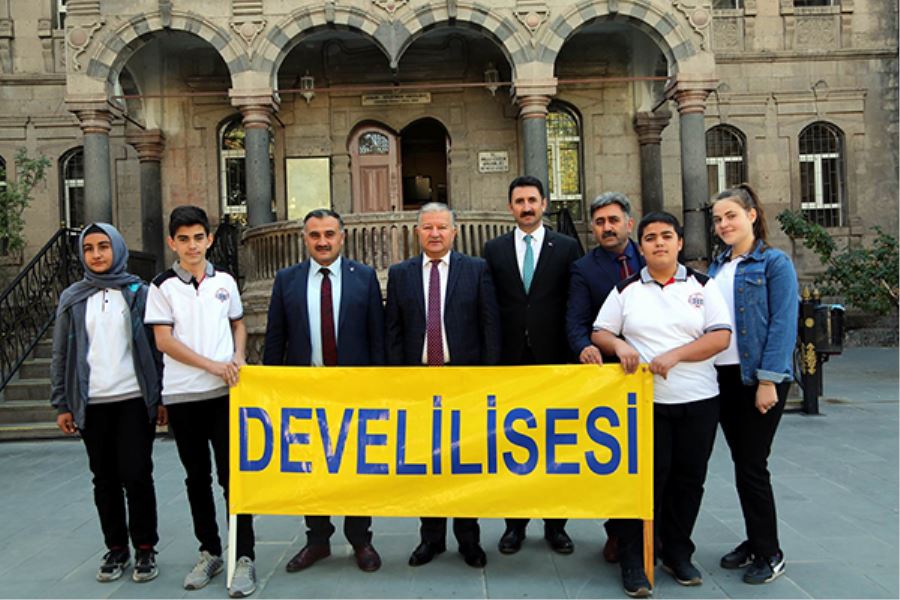 Dev Ali Anadolu Lisesi asıl ismi olan Develi Lisesi