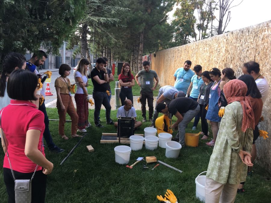 AGÜ’den Sıkıştırılmış Toprak Atölyesi 