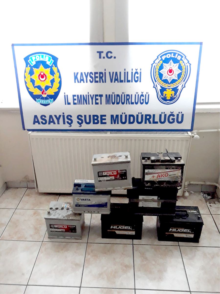 9 araçtan akü çalan hırsızlar yakalandı 