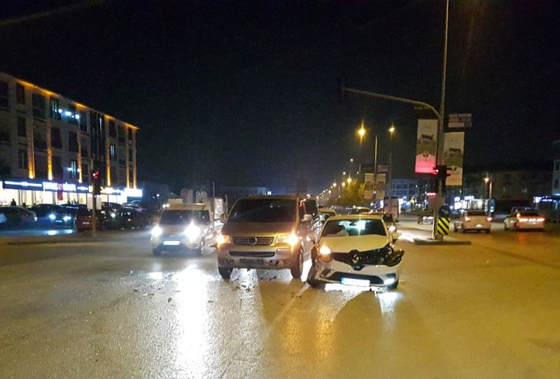 Düzce’de iki ayrı kazada 7 kişi yaralandı