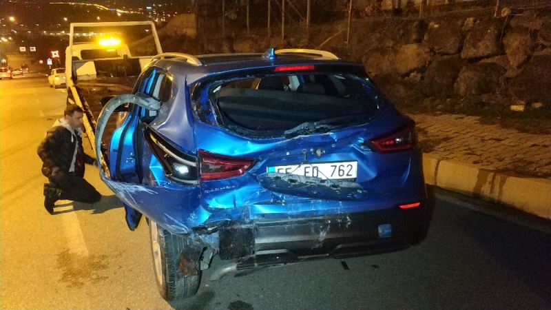 Samsun’da minibüs otomobile çarptı: 5 yaralı