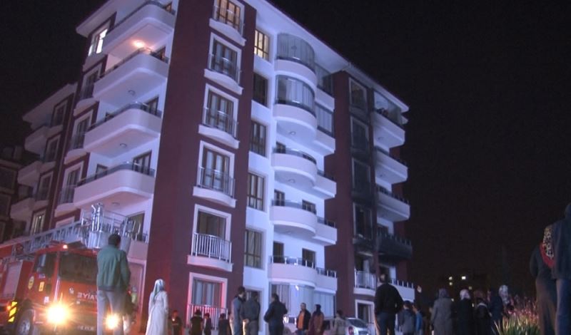 Apartmanda yangın paniği: 10 kişi hastanelik oldu