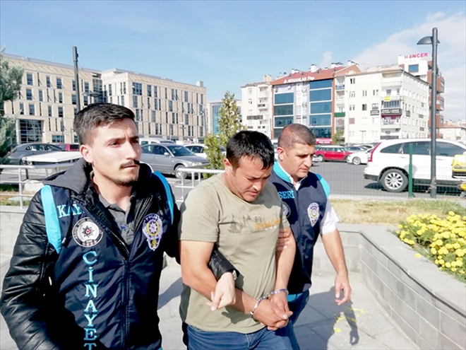 Karısını defalarca bıçaklayarak öldürdü