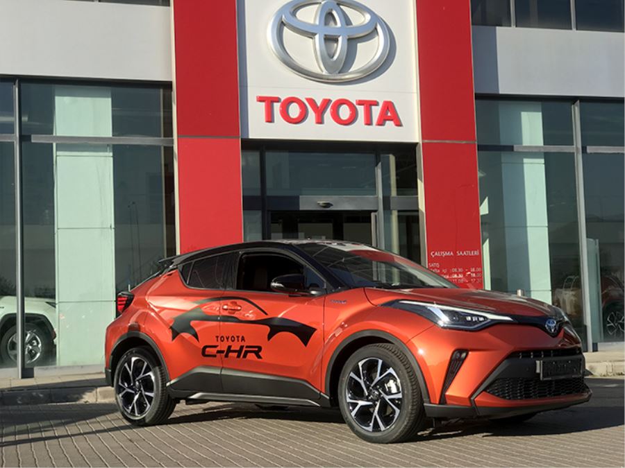 Totoya CH-R’nin makyajlı kasası Toyota Aksoy Plaza’da