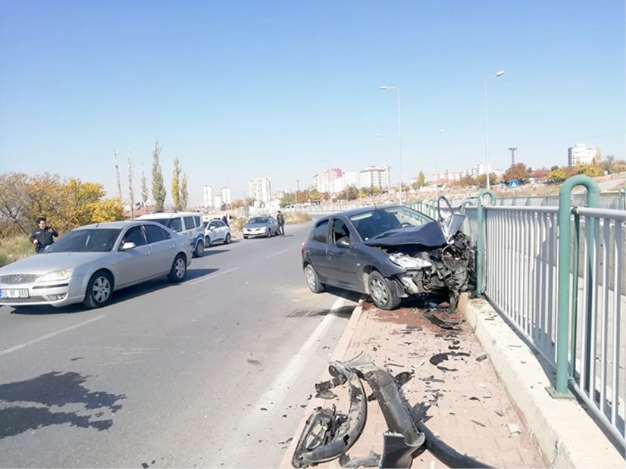 araç kanala uçmaktan son anda kurtuldu 