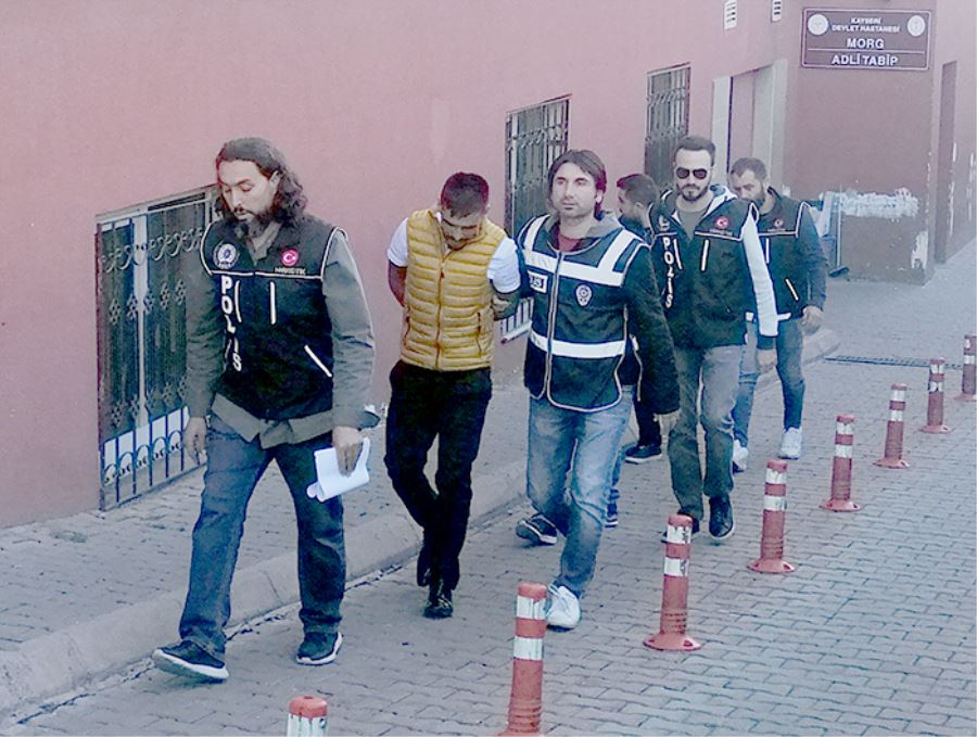 Uyuşturucu tacirleri kovalamaca sonucu yakalandı: 3 gözaltı 