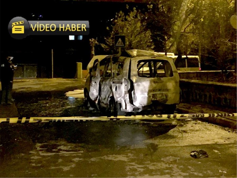 Park halindeki araç cayır cayır yandı 