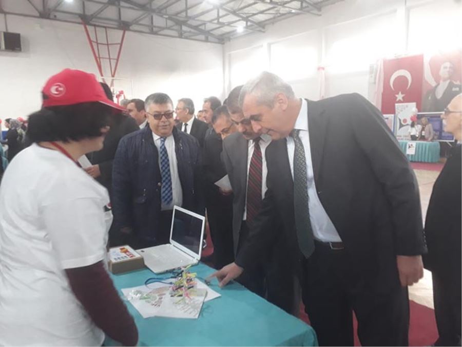 Nuh Mehmet Baldöktü Anadolu Lisesi’nde 3. TÜBİTAK 4006 sergisi açıldı 