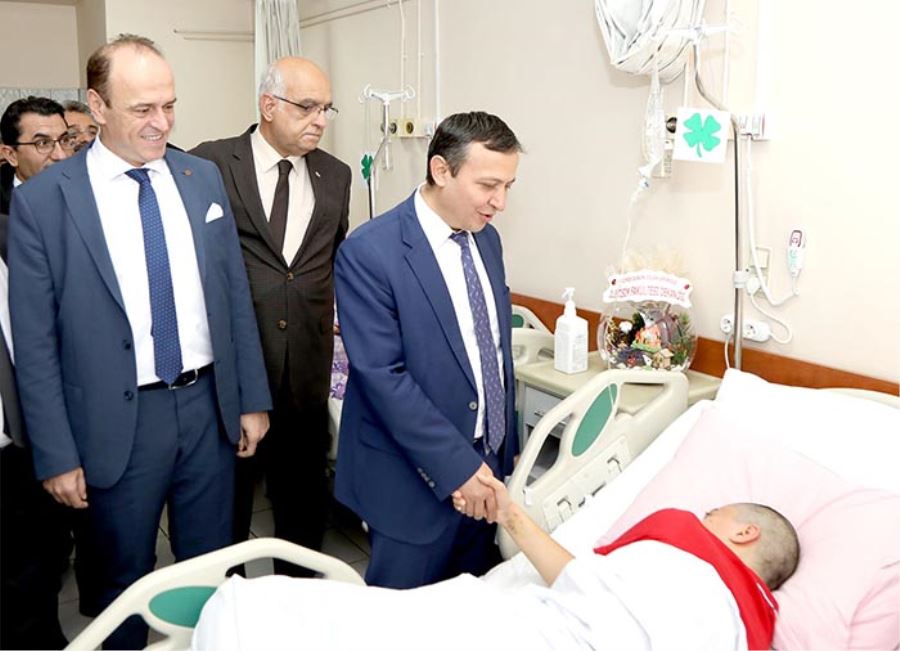 Rektör Çalış, Beyin Kanaması Geçiren Öğrencisine Sahip Çıktı 
