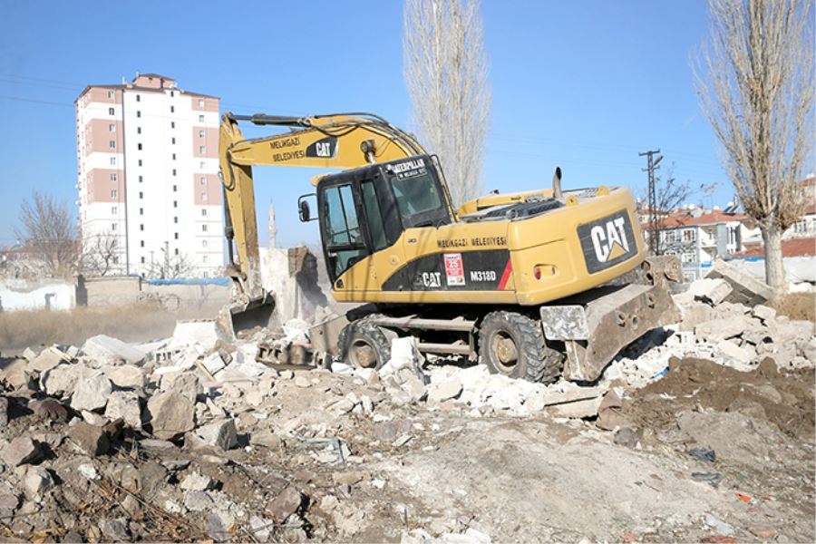 Melikgazi, metruk binalardan temizleniyor 