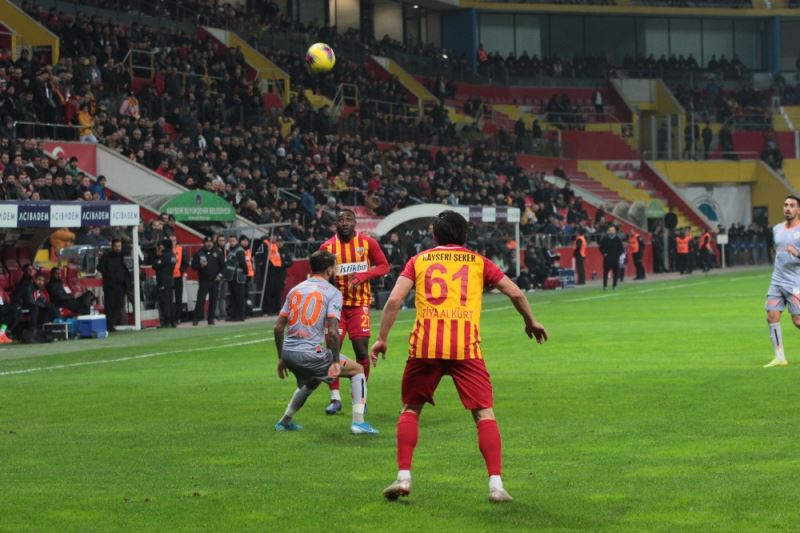 Süper Lig: İM Kayserispor: 1 - Medipol Başakşehir: 4 (Maç sonucu)