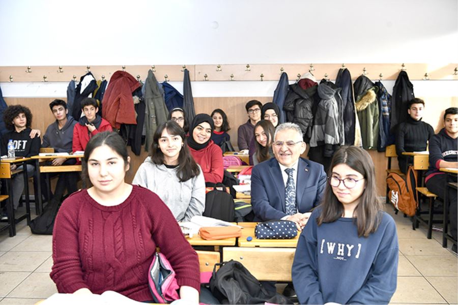 Başkan Büyükkılıç, okul ziyaretlerini sürdürüyor 