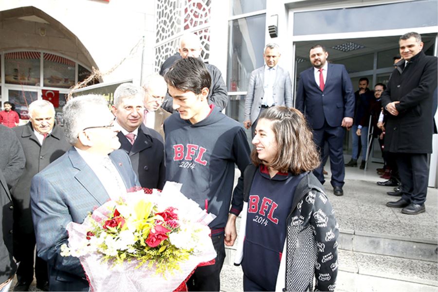 GENÇLERE BAŞKAN TAVSİYESİ