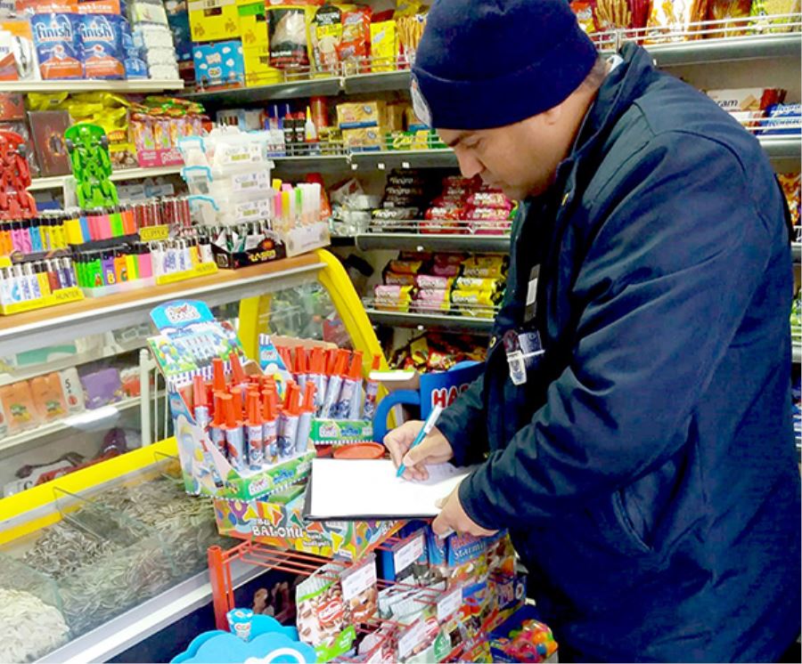 Okul çevresi marketler denetimde 